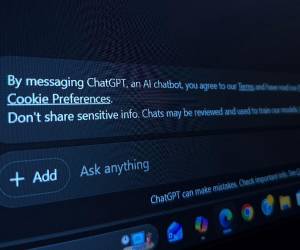 La función de memoria de GPT-5 utiliza el historial de chats para ajustar sus respuestas. Estos son los pasos para borrar esas conversaciones desde cualquier dispositivo.