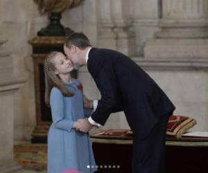 Al solemne acto celebrado en el Palacio Real, en el centro de Madrid, acudieron el presidente del gobierno español, Mariano Rajoy, los presidentes de la cámara alta y baja del Parlamento y los máximos representantes del poder judicial.