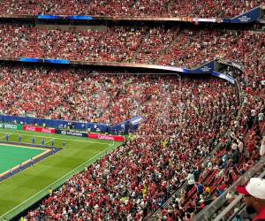 Miles de camisetas de Portugal con el número 7 de Cristiano Ronaldo invaden este miércoles la ciudad de Houston, sede del estreno de la selección lusa en el Mundial contra la de República Democrática del Congo, en medio de una tormenta tropical que en las últimas horas causó inundaciones por la zona. Así luce el Houston Stadium.