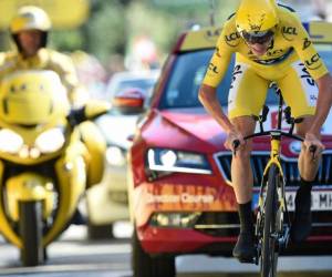 Froome fue segundo de la etapa, a 1 minuto y 3 segundos de Dumoulin.