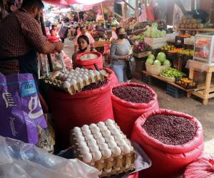 El informe también señala un aumento interanual de 67.03 lempiras en el costo de la canasta alimenticia por persona, pasando de 2,394.88 a 2,461.91 lempiras.