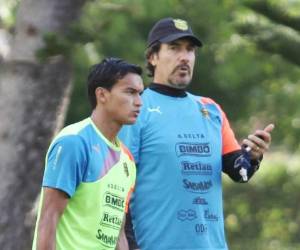 Odis Borjas al lado del preparador físico argentino Marcelo Emanuelle.