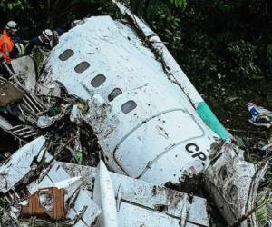 El avión BA 146 de la empresa Lamia de Bolivia, se precipitó en territorio colombiano. Como saldo, murieron 71 personas de un total de 77 que viajaban, incluidos 22 futbolistas del club. Foto AFP