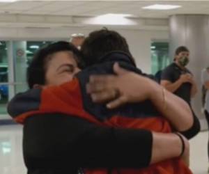 Madre e hijo se fundieron en un emotivo abrazo al reencontrarse. Foto: Cortesía