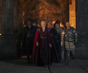 La segunda temporada de House of the Dragon dejó a sus espectadores con una guerra sin resolución, una traición guardada bajo la manga y un rey huido que nadie sabe muy bien dónde está. El 21 de junio, a las 8:00 de la noche (hora de Honduras y Centroamérica), HBO Max enciende la mecha de lo que el propio showrunner Ryan Condal ha descrito como guerra total. Hay, entonces, siete días para ponerse al día.