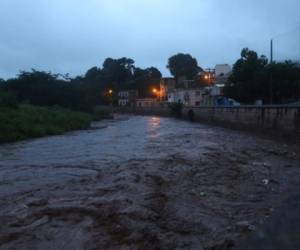 Francisco Argeñal, el jefe de Meteorología del Centro de Estudios Atmosféricos de Honduras, dijo que se esperan más desbordamientos de más ríos en varias zonas del país.