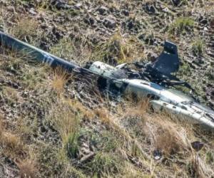 Las autoridades bolivianas investigan las causas del accidente de una avioneta militar que se estrelló en el sector de Cerro Sayari, en Cochabamba, dejando seis víctimas mortales.