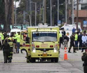 Las autoridades siguen en la busqueda de los responsables del atentado en la academia de policias de Bogotá. Foto / AFP