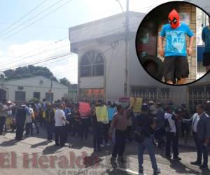 Decenas de personas se pronunciaron a favor de Rommel Baldemar Herrera Portillo, el joven señalado de prender fuego en la entrada de la Embajada de Estados Unidos. (Foto: Alex Pérez / EL HERALDO)