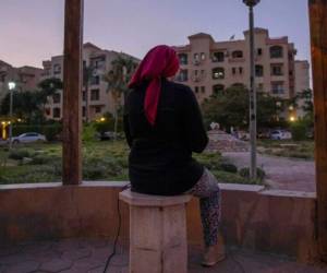 Noha y sus hijos recibieron sus visas en febrero. Pero su esposo Ahmed todavía espera la suya. La familia teme que nunca llegue. Foto: AP