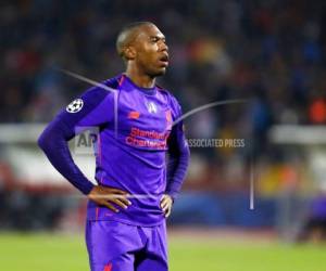 El delantero de Liverpool Daniel Sturridge se asombra tras un gol del club Red Star durante un partido de la Liga de Campeones en el estadio Rajko Mitic de Belgrado. Foto:AP