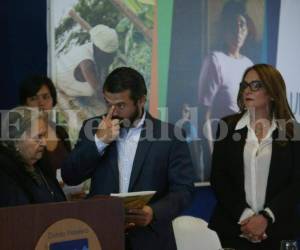 Austraberta Flores, madre de la extinta Berta Cáceres y otros parientes presentaron la moción a la comisión de Derechos Humanos durante la campaña, foto: Johny Magallanes/El Heraldo.