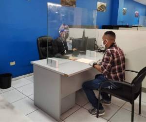 Al presentarse a su cita las personas deben llevar su mascarilla y demás implementos de bioseguridad de manera obligatoria.