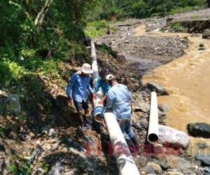 Las fuente La Majada recibió varias toneladas de lodo tras los derrumbes y se rompieron muchas tuberías de conducción de agua. Foto: El Heraldo