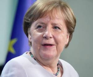 La canciller, de 66 años, recibió una primera inyección de AstraZeneca, cuyo uso fue suspendido durante un tiempo en Alemania. Foto: Agencia AFP.