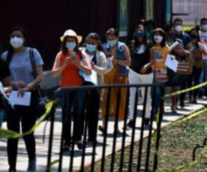 Diversos equipos fueron desplegados el martes para vacunar a maestros en la Ciudad de México y otros cuatro estados. Foto: AP
