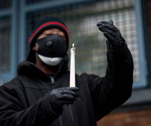 “En un mundo ideal”, cientos de miles de personas serían examinadas cada día en la ciudad. Foto AP