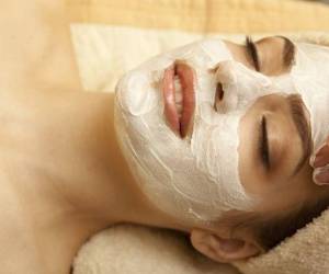 Puedes cuidar tu rostro con mascarillas hechas en casa.