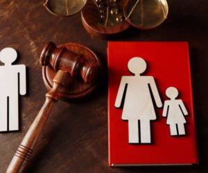 Los padres y madres que no cumplan con la pensión alimenticia de sus hijos ahora enfrentarán sanciones que le impedirán realizar distintos trámites civiles. Conozca más detalles.