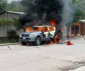 El vehículo estaba estacionado en una de las calles del barrio Los Fuertes. Foto: Cortesía.