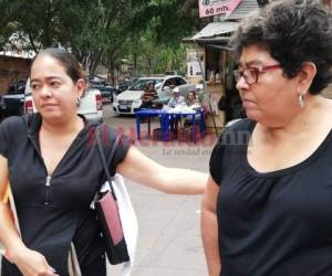 Nieves Yaritza Pastor y Norma Raudales, hermana y madre de las víctimas. Foto: Estalin Irías / EL HERALDO.