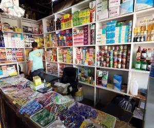 Los blíster de pastillas rondan los 15 lempiras, ya sean de paracetamol, amoxicilina o de barbitúricos. Los fármacos para la memoria o relajar el cuerpo se encuentran a precios cómodos.