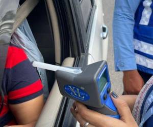 Semana Santa 2026 dejó 221 conductores positivos por alcohol en Honduras, con miles de pruebas realizadas y más de 3,700 licencias retenidas.