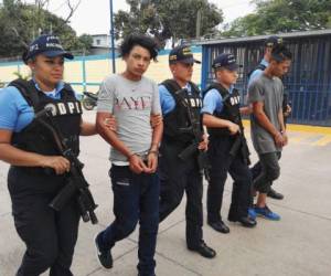 Los sospechosos con Wilson Enrique García López (19) conocido en el mundo criminal como 'Wicho' y Jefry Alexander Vásquez Rivas (18) alias 'Fefy'.(Foto: El Heraldo Honduras/ Noticias Honduras hoy)