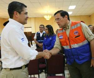 El presidente Hernández junto a Lisandro Rosales de Copeco. Foto: Johny Magallanes / El Heraldo.