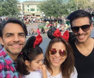 La familia Derbez no solo conquista en la pantalla, ahora también en las redes sociales. Foto Instagram ederbez