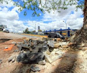La escena del trágico accidente donde perdió la vida el joven Hernán Martínez evidencia la magnitud del impacto ocurrido en el anillo periférico de Tegucigalpa, capital de Honduras, lugar exacto donde se registró el hecho el pasado 15 de abril.