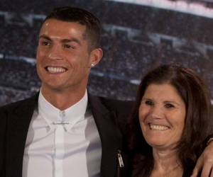 La salud de la madre del futbolista portugués evoluciona favorablemente según los médicos del hospital de Madeira. Foto: AP