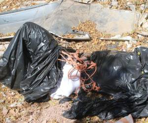 En el interior de una bolsa negra, un hombre aún no identificado fue encontrado sin vida en el anillo periférico de la capital, cerca de la residencial Venecia.