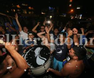 Con bombos y platillos, los aficionados de Motagua celebraron a lo grande la Copa 14 (Foto: David Romero / Deportes El Heraldo / Noticias de Honduras / El Heraldo Honduras)