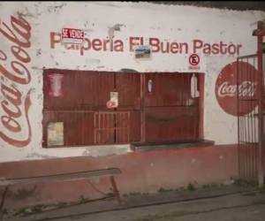 La víctima fue identificada únicamente como Walquiria, de aproximadamente 40 años de edad, según informaron vecinos del sector.