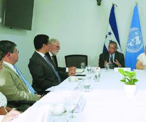 Los representantes de las fuerzas políticas han recibido de buena manera la contratación de los mediadores.