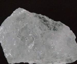 Este mineral está hecho a base de sal. Foto piedraalumbre.org