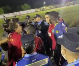 Nerlin Membreño protagonizó un bochornoso momento en medio del polémico partido entre Juticalpa y Real Juventud por los cuartos de final de la Liga de Ascenso.