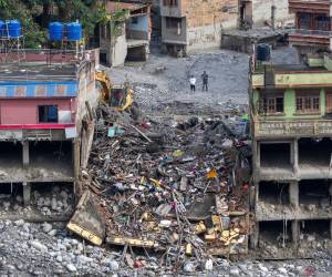 Nepal estimó este jueves 10 de septiembre que se necesitarán 4,740 millones de dólares para la reconstrucción del país tras las devastadoras riadas del 26 de agosto, las cuales dejan hasta ahora más de 1,300 muertos y 5,100 desaparecidos, además de una estela de destrucción en infraestructuras esenciales y proyectos hidroeléctricos.