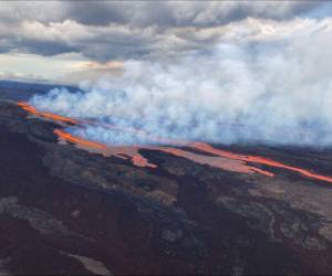 El Mauna Loa, el más grande de la Tierra, ha entrado en erupción 33 veces desde 1843, según el USGS.