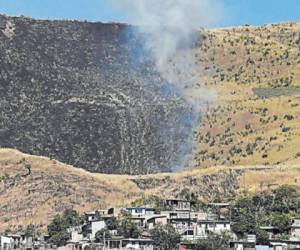 El sábado en la colonia Cerro Grande se registró un incendio forestal que mantuvo encerrados a los residentes por el humo.