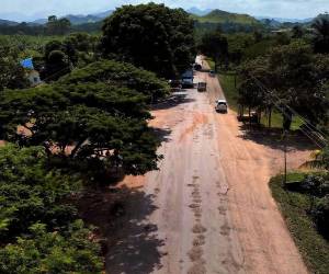 Muchas carreteras del país con alto flujo de conductores se encuentra en pésimo estado.