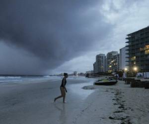 Las autoridades locales toman la tormenta en serio, pero con un tono de alarma claramente menor que cuando Delta tomó fuerza de tormenta de categoría 4 cerca de la costa. Foto: AP.