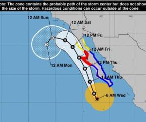 El Centro Nacional de Huracanes (NHC) de Estados Unidos dijo que el huracán se moverá a lo largo de la península de Baja California.