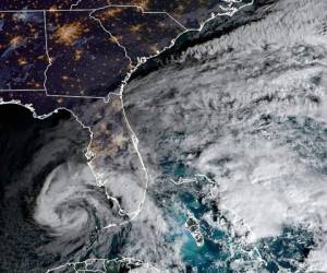 La tormenta tropical Eta tocó tierra en los Cayos de Florida a fines del 8 de noviembre de 2020, trayendo fuertes lluvias y fuertes vientos después de azotar a Cuba y antes cortando un camino mortal a través de Centroamérica y el sur de México. Foto: Agencia AFP.