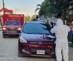 El cadáver de la fémina embarazada quedó dentro de su vehículo. Foto: Cortesía.