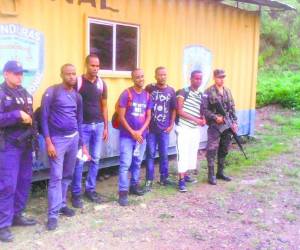 Los cinco africanos fueron entregados a Migración y Extranjería.