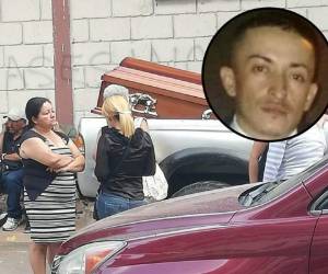 Familiares del joven llegaron este domingo a las instalaciones de la morgue capitalina para reclamar su cadáver.