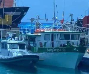 La embarcación se encuentra bajo custodia de las autoridades.