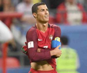 Portugal's forward Cristiano Ronaldo reacts during the 2017 Confederations Cup semi-final football match between Portugal and Chile at the Kazan Arena in Kazan on June 28, 2017. / AFP PHOTO / Kirill KUDRYAVTSEV